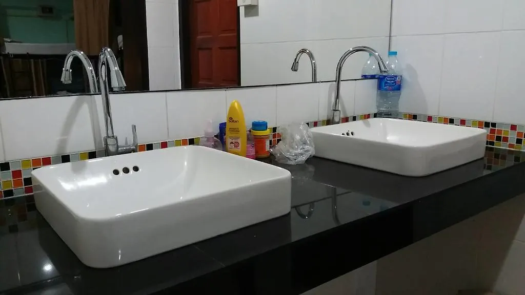 Lanta Long Beach Hostel Ko Lanta