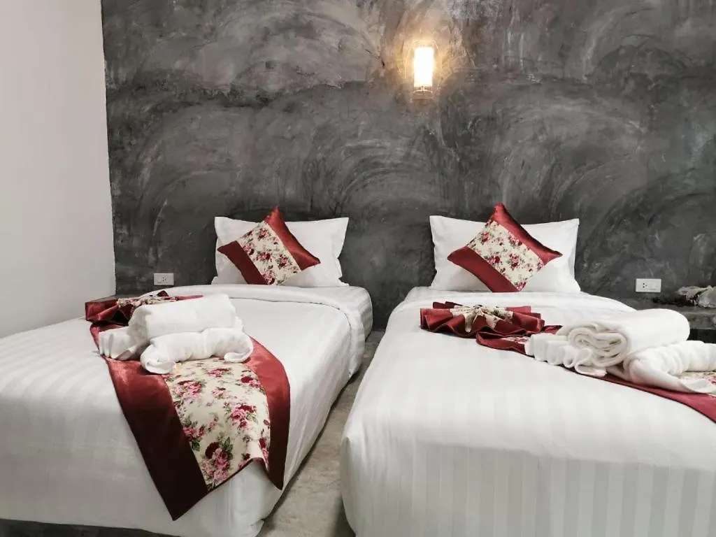 Lanta Long Beach Hostel Ko Lanta