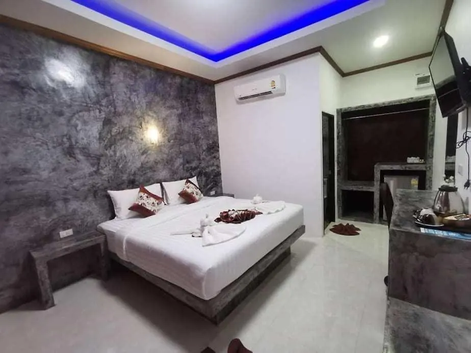 Lanta Long Beach Hostel Ko Lanta
