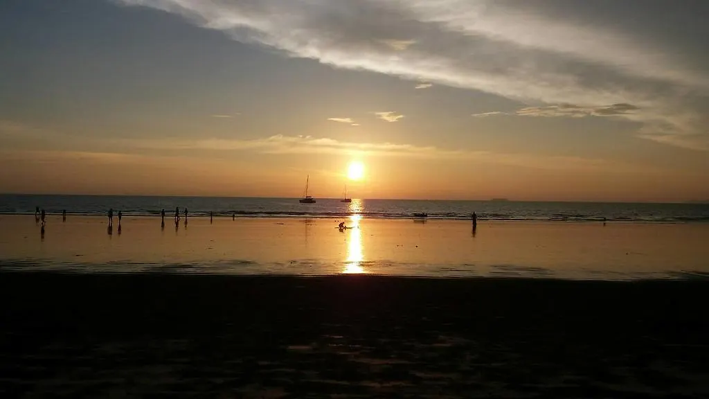 Lanta Long Beach Hostel Ko Lanta