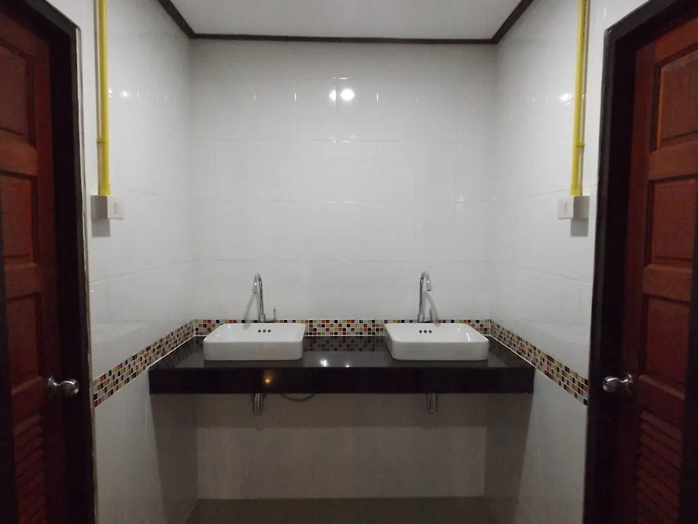 Lanta Long Beach Hostel Ko Lanta