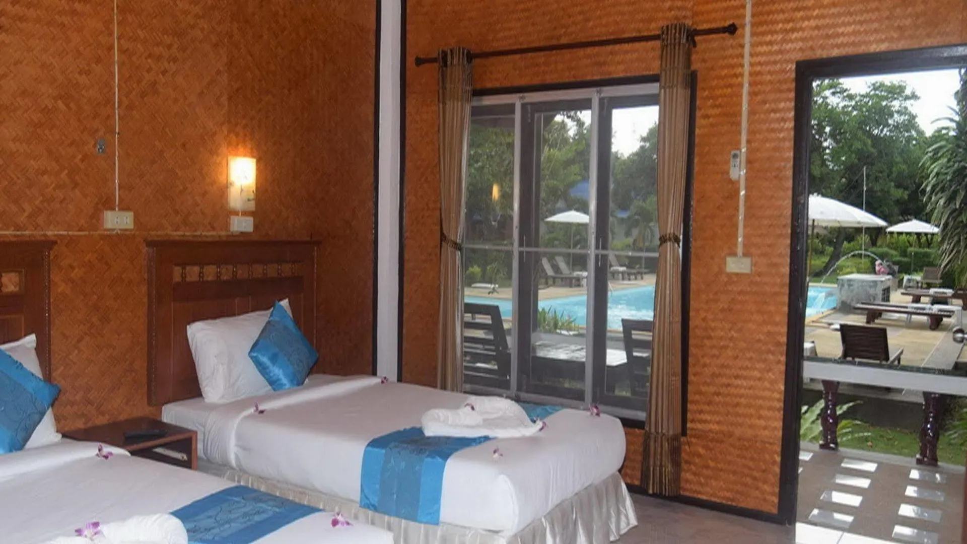 Lanta Long Beach Hostel Koh Lanta Thailand