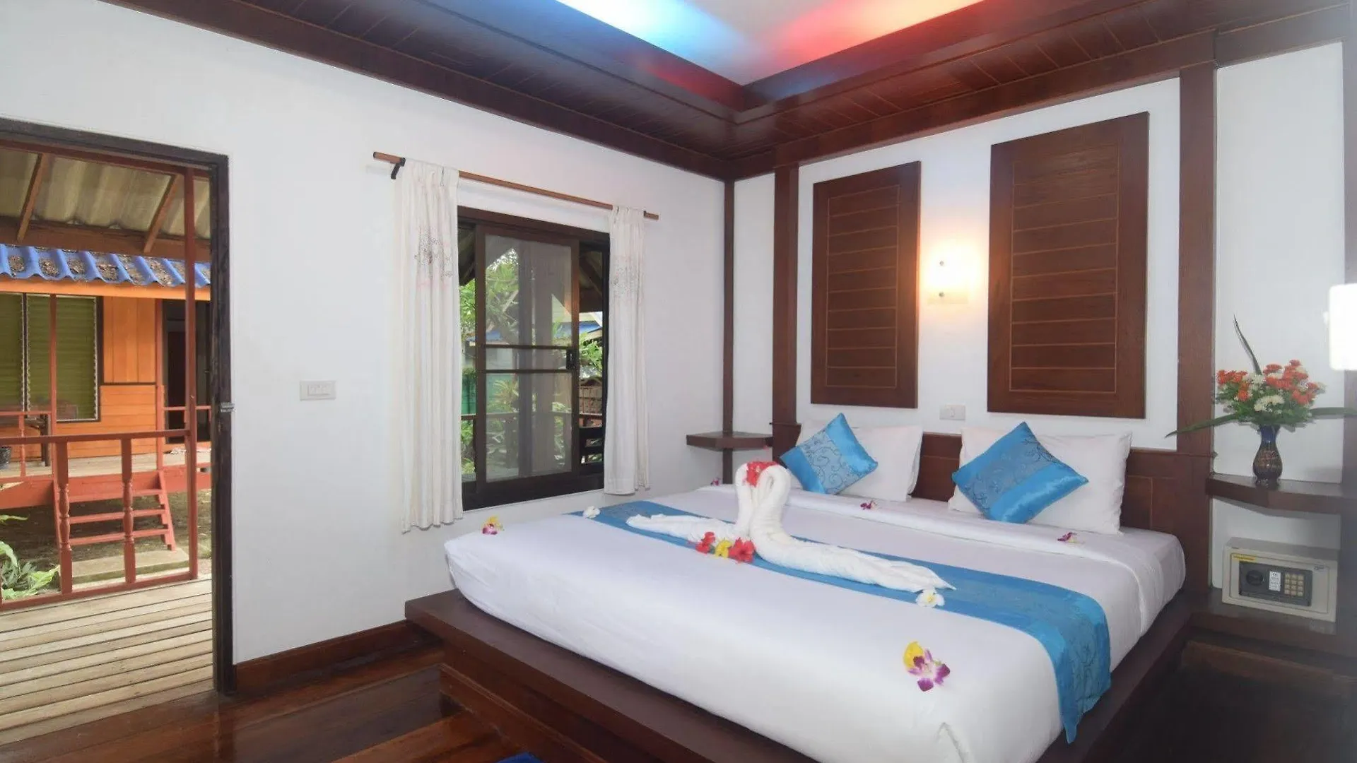 Lanta Long Beach Hostel Koh Lanta
